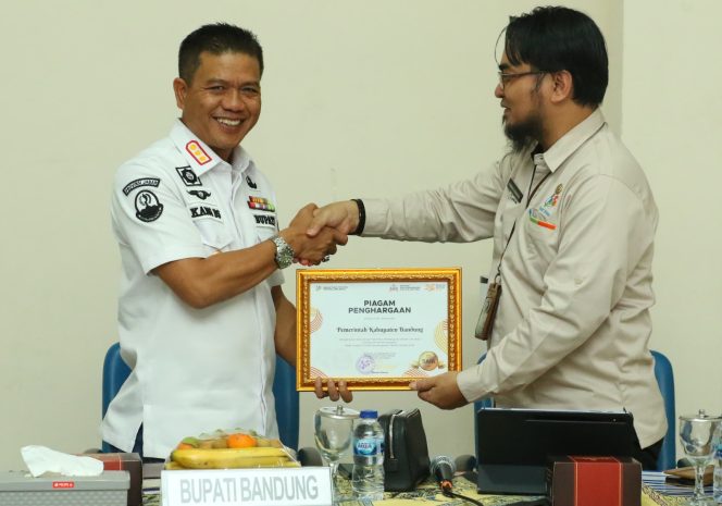 
					IPS Capai 2,64 Poin, Bupati Bandung Terima Penghargaan Badan Pusat Statistik