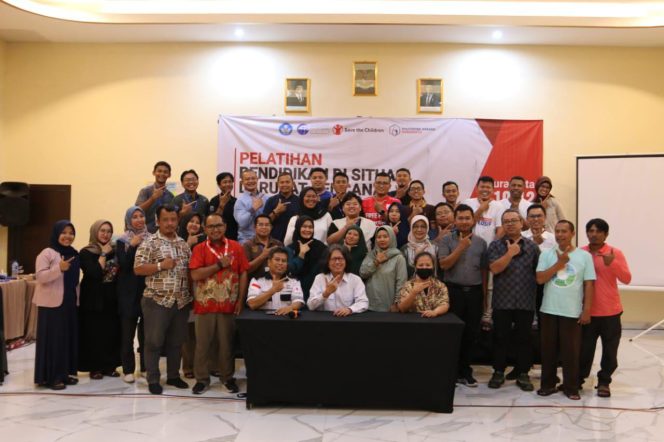 
					Kepala SMPN 3 Margahayu Reti Damayanti, S.Pd., M.M., Perwakilan Kabupaten Bandung di Pelatihan SPAB Tingkat Nasional