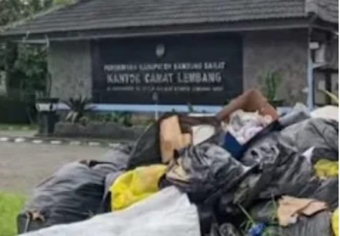 
					Kontroversi Tumpukan Sampah di Kec. Lembang: Desakan Tindakan Tegas dari PJ Bupati KBB