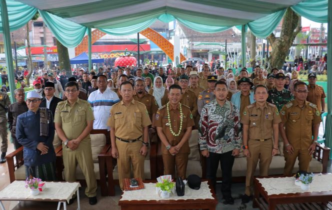 
					Alun-Alun Ciwidey Diresmikan, Bupati Bandung Dorong Peningkatan Fasilitas Umum di Kabupaten Bandung