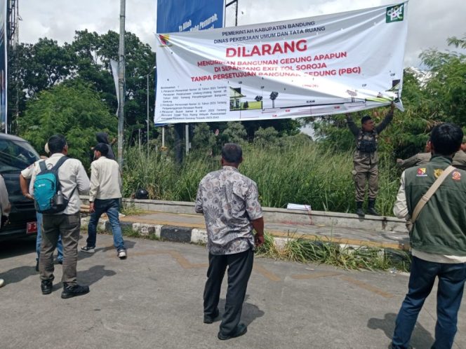 
					Cegah Bangunan Liar, Pemkab Bandung Imbau Pengusaha Urus Izin di Exit Tol Soreang