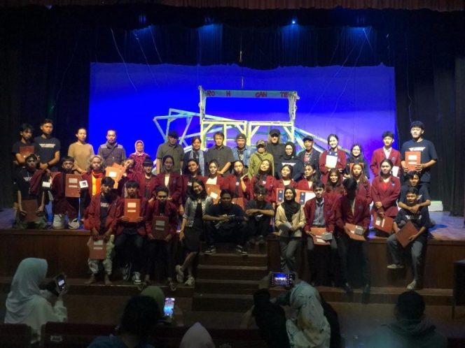 
					Dukungan untuk Teater: Umar Komarudin Hadiri Pertunjukan Laskar Panggung