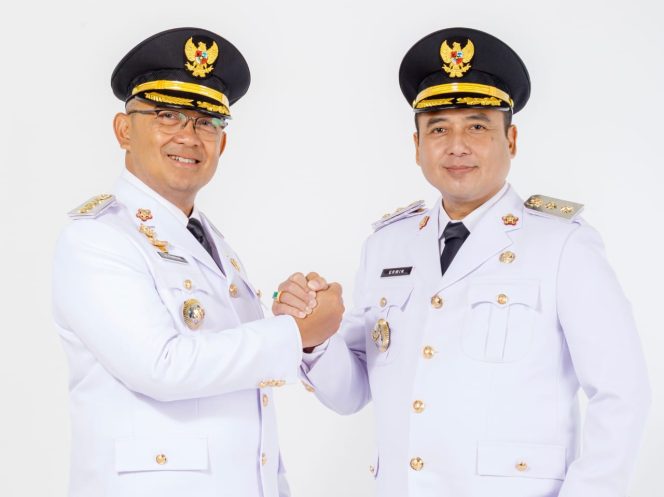 
					Presiden Prabowo Subianto Lantik Farhan dan Erwin Sebagai Wali Kota dan Wakil Wali Kota Bandung 2025-2030
