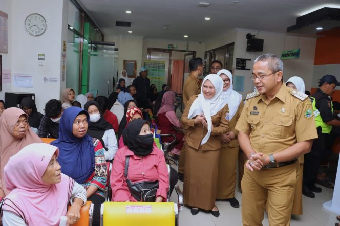 
					Program Cek Kesehatan Gratis Diluncurkan: Upaya Pemerintah Tingkatkan Kesehatan Masyarakat