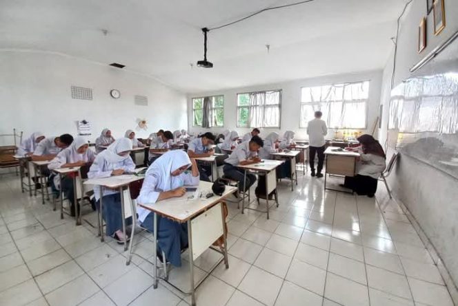 
					420 Siswa MAN 1 Kota Bandung Ikuti Ujian Madrasah, Penentu Kelulusan!