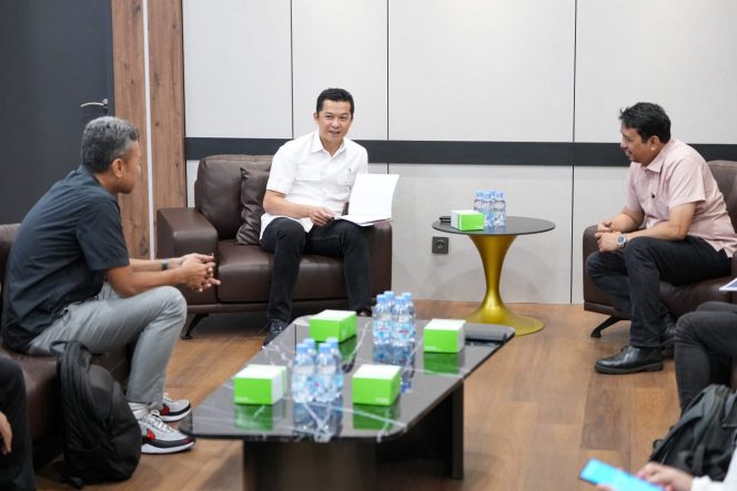 
					Taufik Hidayat Terima Audiensi CNN Indonesia, Bahas Perkembangan Olahraga Indonesia Tanah Air