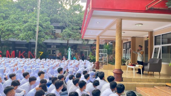 
					Momentum Ramadhan, SMKN 7 Bandung Hadirkan Ajengan Masuk Sekolah sebagai Wadah Pembinaan Keimanan