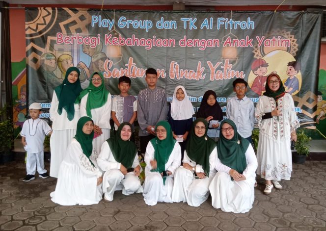 
					Play Group dan TK Al Fithroh Berbagi Kebahagian dengan Anak Yatim di Bulan Suci Ramadhan