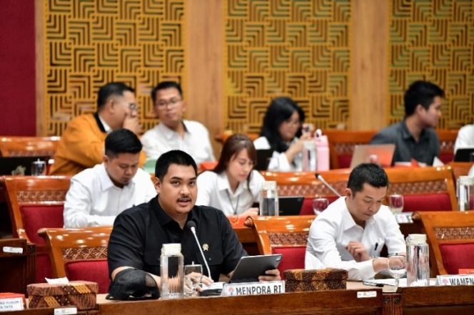 
					Menpora Dito Lakukan Rapat Kersa Dengan Komisi-komisi di DPR RI