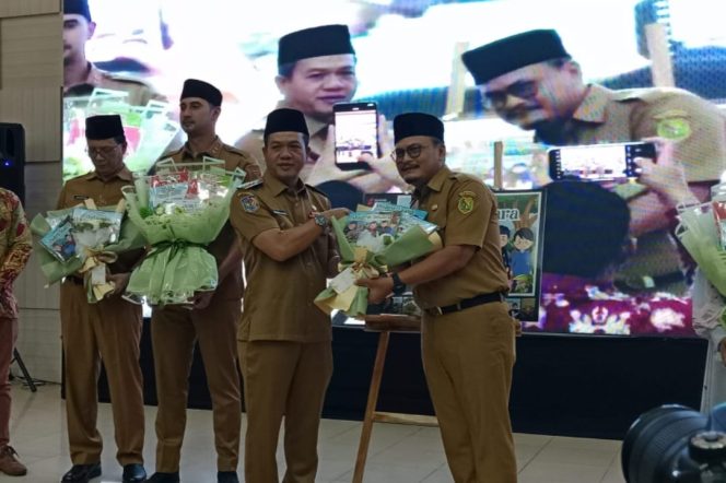 
					Membangun Generasi Berkarakter, Bupati Bandung Perkuat Budaya Literasi