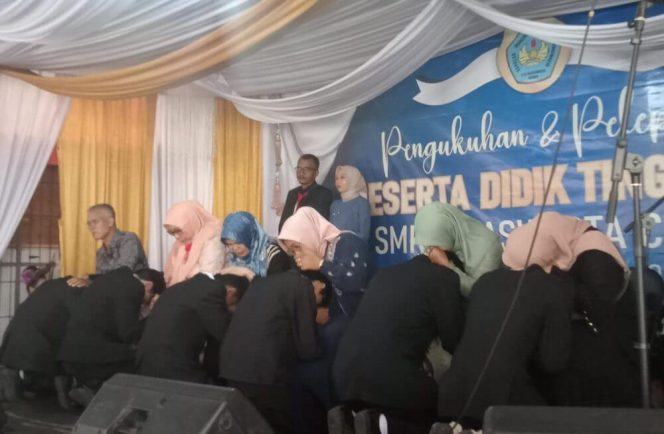
					SMK Wiraswasta Cimahi Lepas 301 Siswa Kelas XII, Siap Wujudkan Generasi Emas 2045