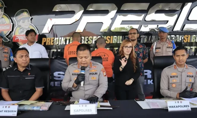 
					Kapolres Metro Bekasi Kota Kombes Pol Kusumo Wahyu Bintoro (tengah) saat konferensi pers di Polres Metro Bekasi Kota, Jumat (25/7/2025). ANTARA/HO-Humas Polres Metro Bekasi Kota