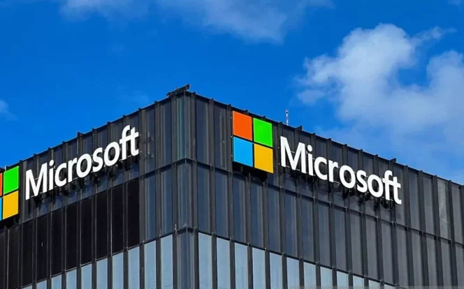 
					Arsip foto - Logo Microsoft di bagian luar kantor mereka di Herzliya, dekat Tel Aviv, Israel, Selasa (27/12/2022). ANTARA/REUTERS/