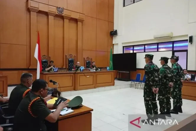 
					Arsip foto - Sidang pembacaan vonis terdakwa kasus penembakan bos rental mobil yang terjadi di rest area KM45, Tol Tangerang-Merak, Jayanti, Kabupaten Tangerang, Banten di Pengadilan Militer II-08 Jakarta, Cakung, Jakarta Timur, Selasa (25/3/2025)./ANTARA