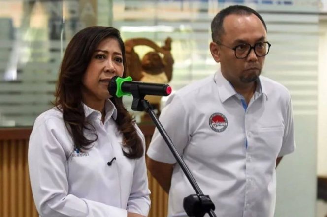 
					Menteri Komunikasi dan Digital (Menkomdigi) Meutya Hafid (kiri) bersama Kepala Pusat Pelaporan dan Analisis Transaksi Keuangan (PPATK) Ivan Yustiavandana (kanan)/ANTARA