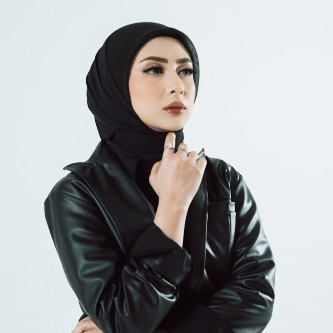 
					Dewi Hani Jayanti Hadirkan Kisah Cinta Anak untuk Ibu Lewat Lagu “Karena Kucinta Dia”